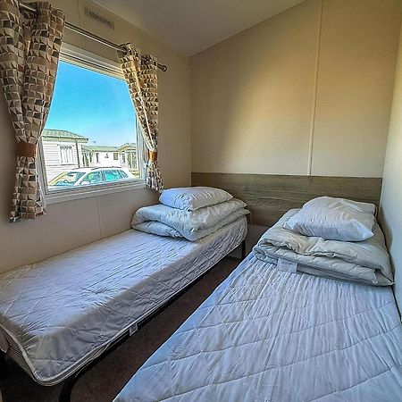 Lovely 6 Berth Caravan At Cherry Tree Holiday Park, Ref 70403C Great Yarmouth Exterior photo
