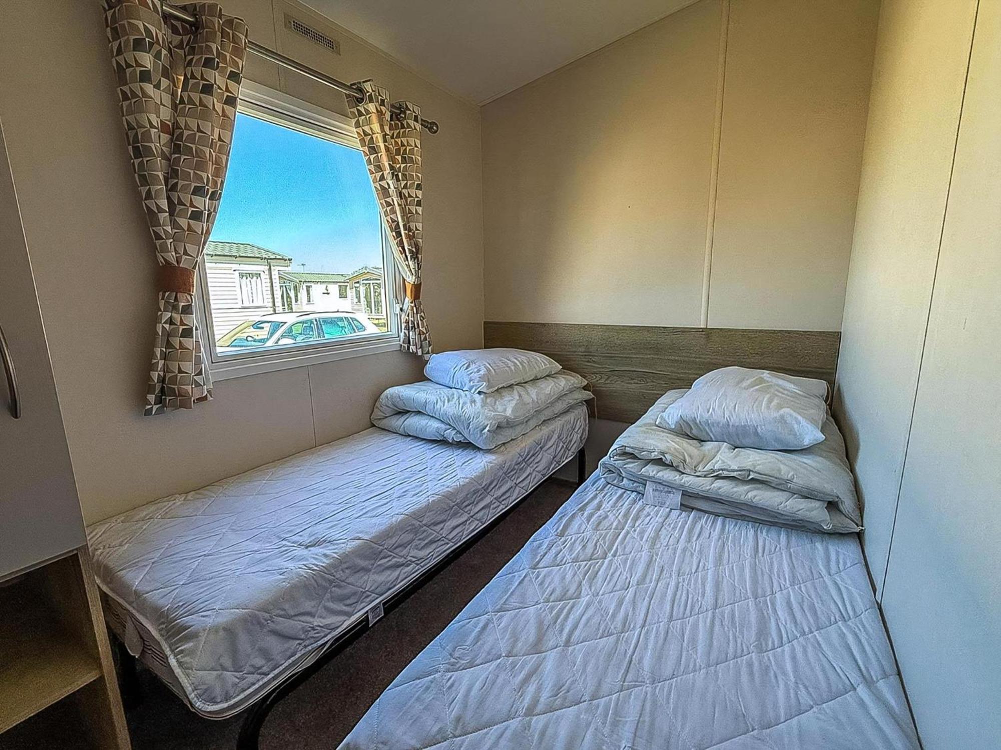 Lovely 6 Berth Caravan At Cherry Tree Holiday Park, Ref 70403C Great Yarmouth Exterior photo
