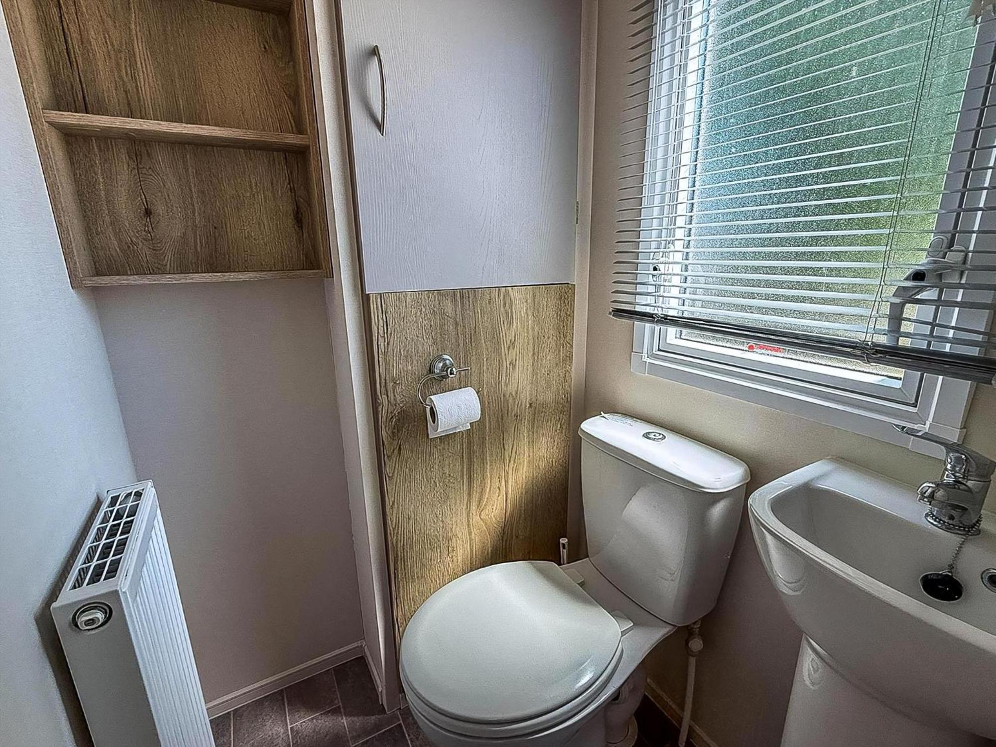 Lovely 6 Berth Caravan At Cherry Tree Holiday Park, Ref 70403C Great Yarmouth Exterior photo