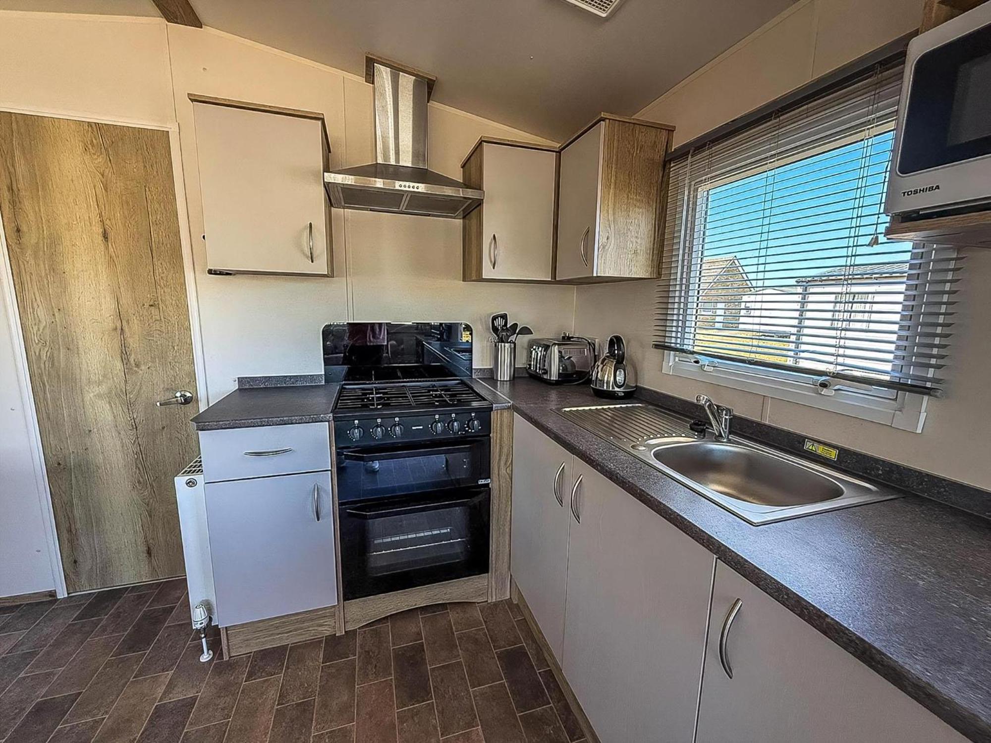 Lovely 6 Berth Caravan At Cherry Tree Holiday Park, Ref 70403C Great Yarmouth Exterior photo