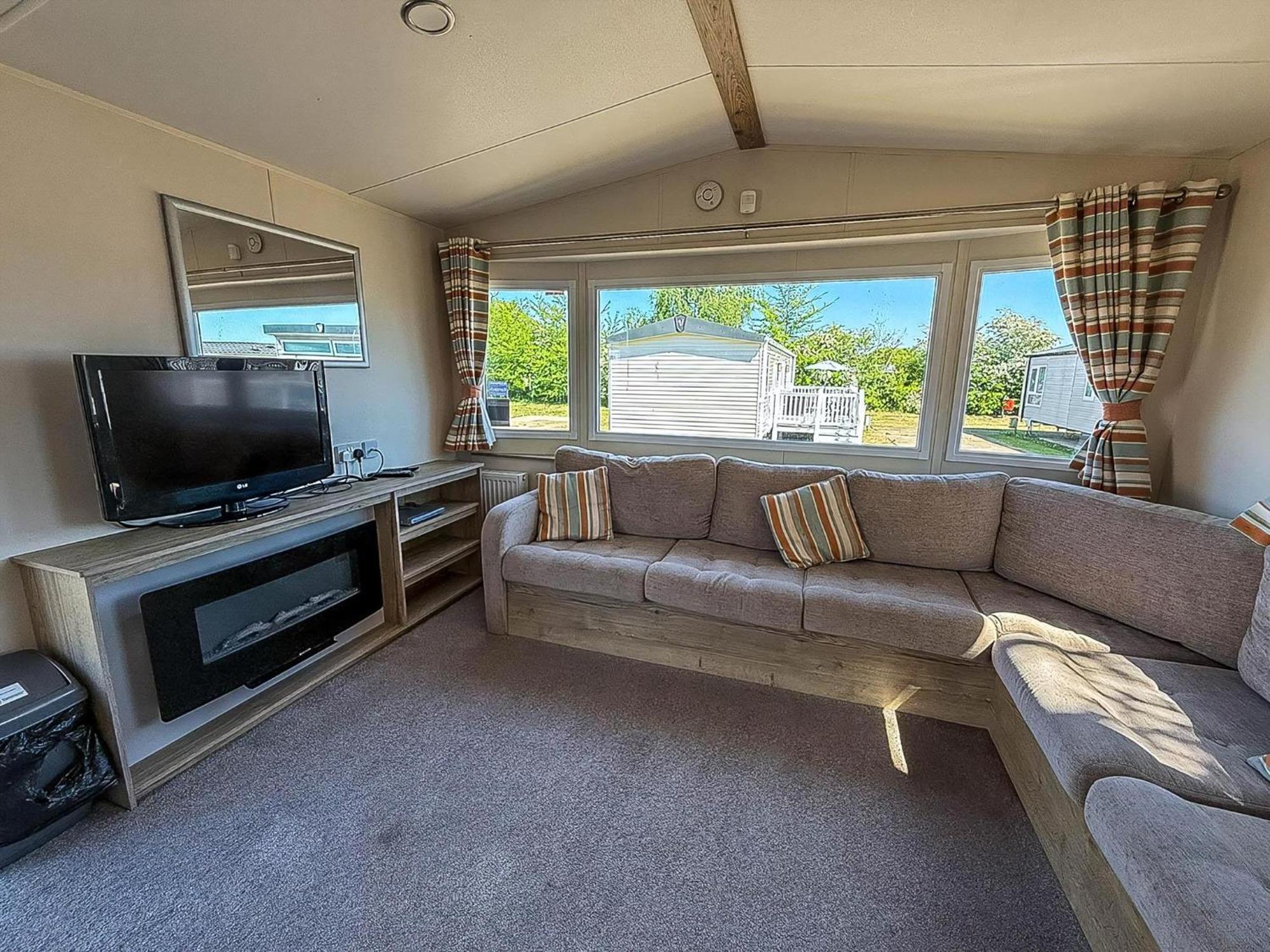 Lovely 6 Berth Caravan At Cherry Tree Holiday Park, Ref 70403C Great Yarmouth Exterior photo