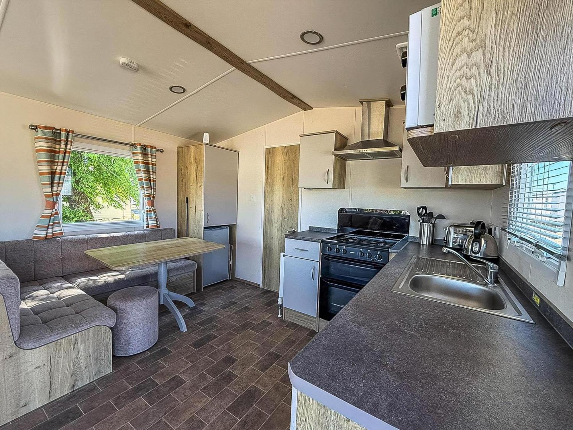 Lovely 6 Berth Caravan At Cherry Tree Holiday Park, Ref 70403C Great Yarmouth Exterior photo