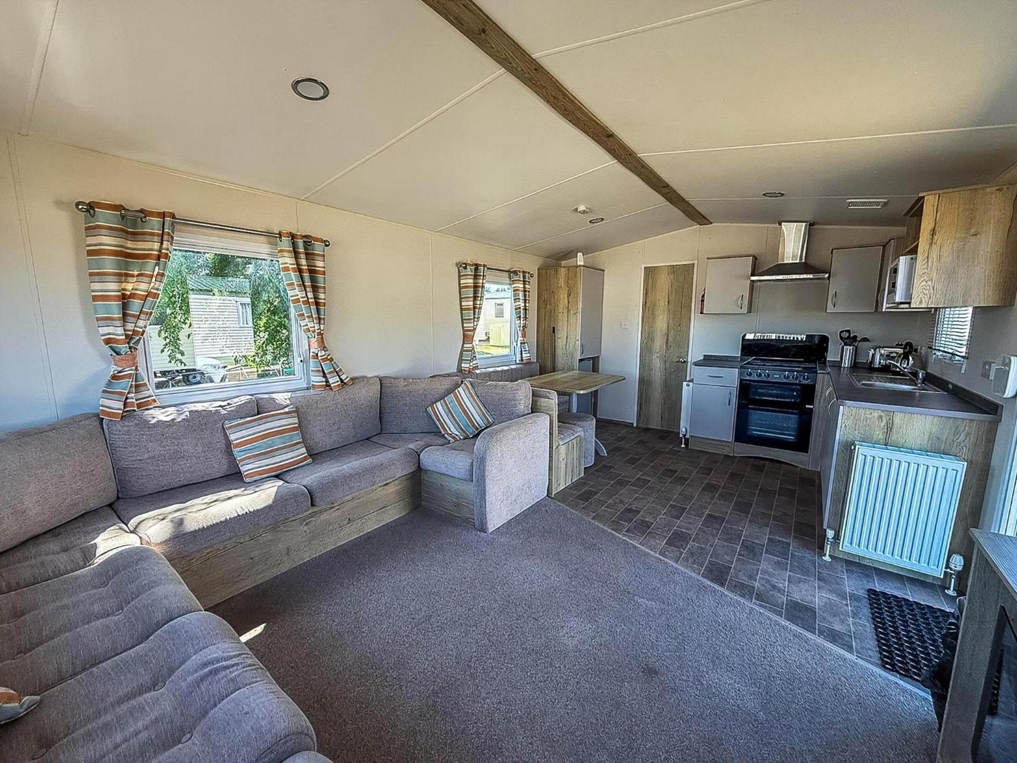 Lovely 6 Berth Caravan At Cherry Tree Holiday Park, Ref 70403C Great Yarmouth Exterior photo